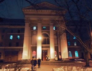 Здание "Ленфильма" тогда не пострадало